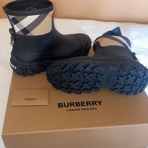 Burberry ankle low rainboot